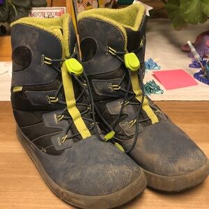 Kids Merrill Blue and Green snow Boots